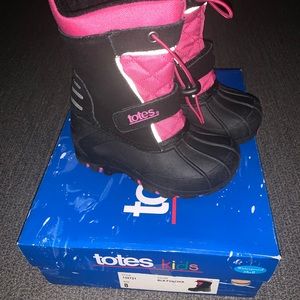 LIKE NEW Toddler Girls size (8) SNOW BOOTS!!